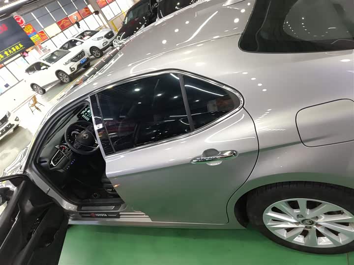 Фото 5 - Toyota Camry