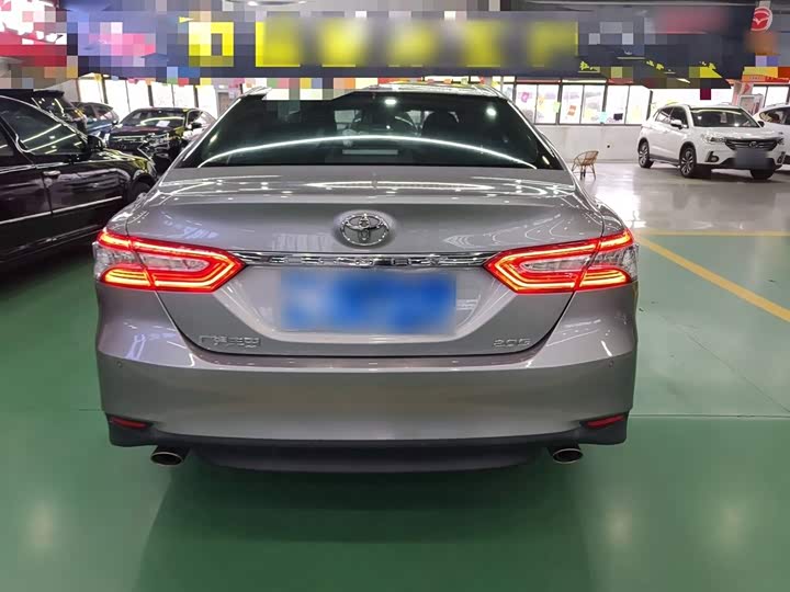 Фото 6 - Toyota Camry