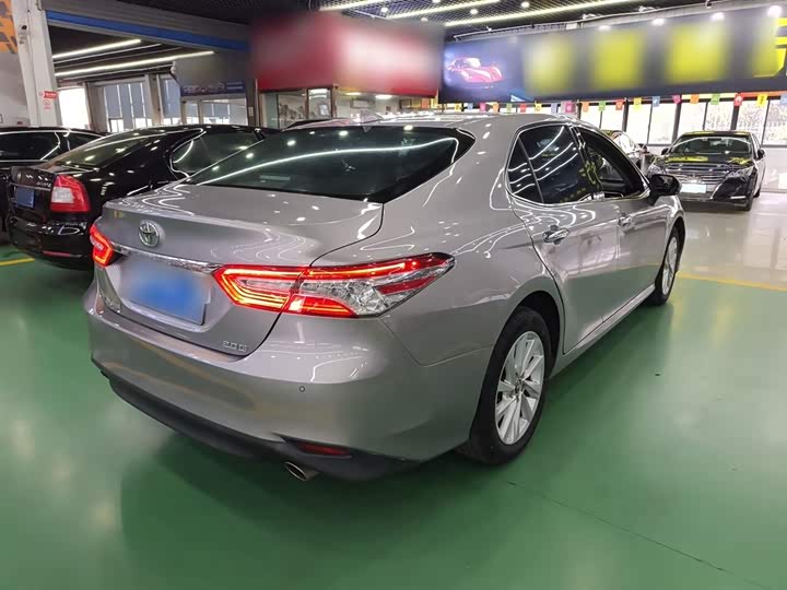 Фото 7 - Toyota Camry