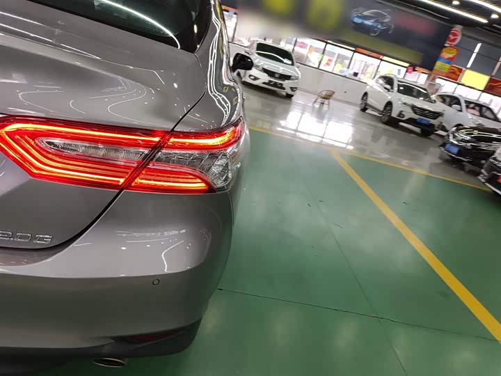 Фото 8 - Toyota Camry