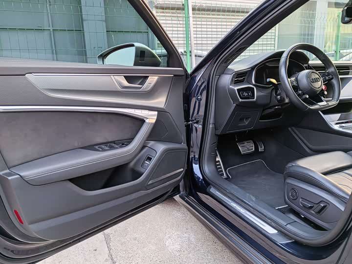 Фото 4 - Audi A6