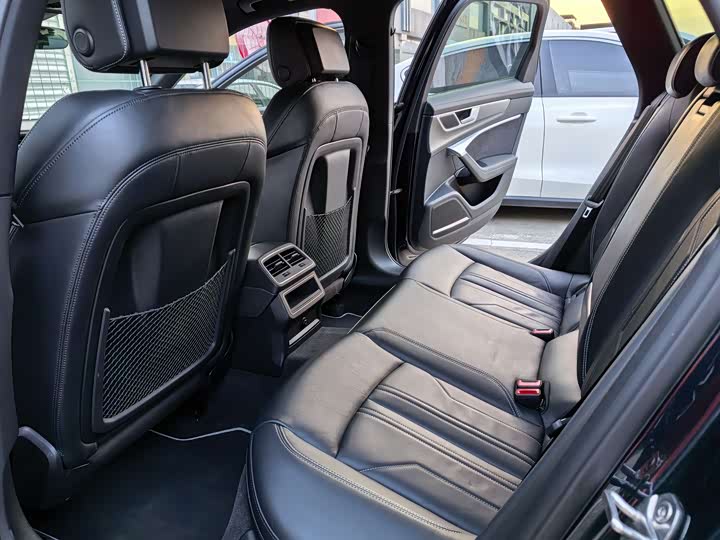 Фото 7 - Audi A6