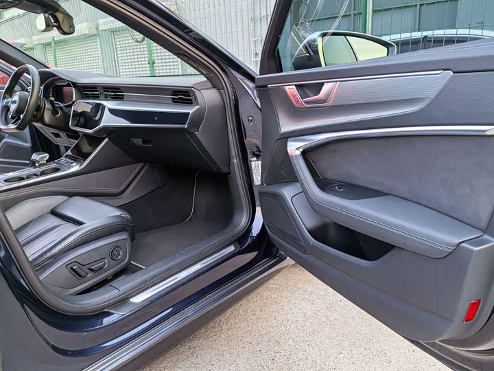 Фото 8 - Audi A6