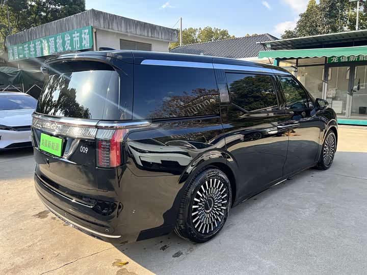 Фото 3 - Zeekr 009