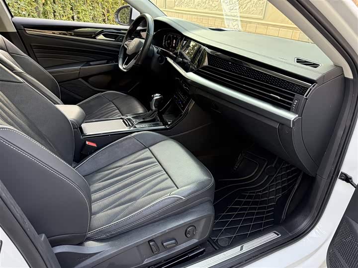 Фото 7 - Volkswagen Passat