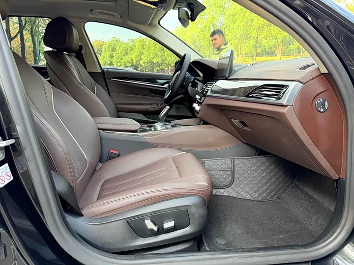 Фото 9 - BMW 5 Series