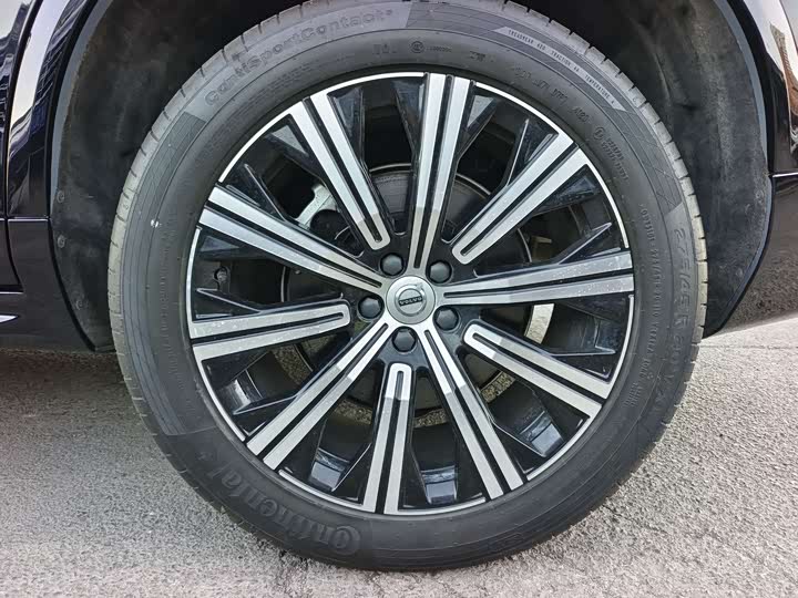 Фото 7 - Volvo XC90