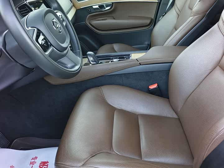 Фото 8 - Volvo XC90