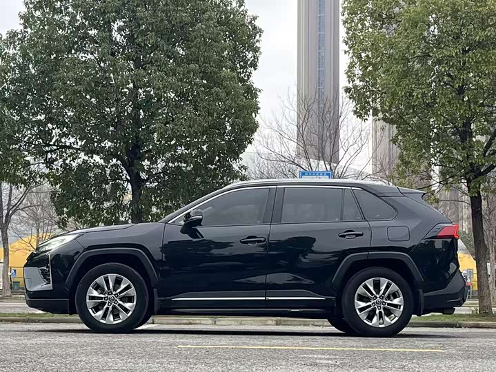 Фото 8 - Toyota Wildlander