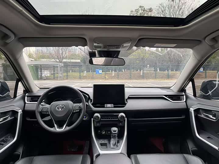 Фото 9 - Toyota Wildlander