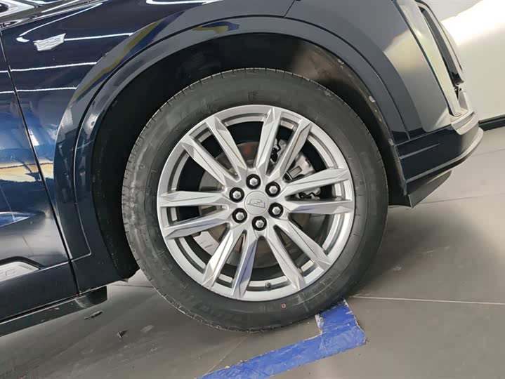 Фото 6 - Cadillac XT6