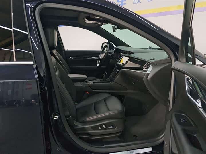 Фото 8 - Cadillac XT6