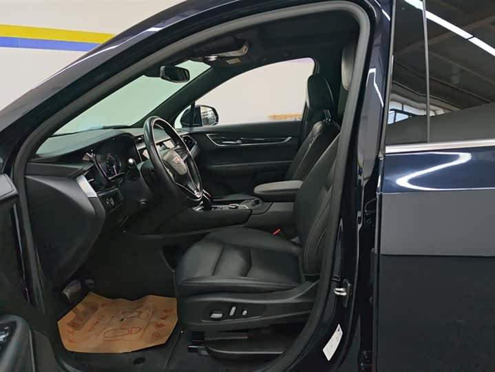 Фото 9 - Cadillac XT6