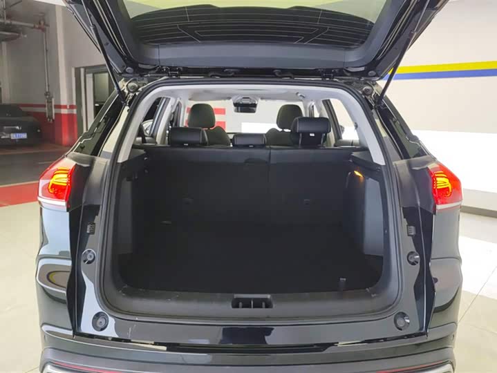 Фото 4 - Geely Atlas