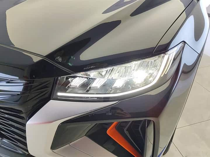 Фото 5 - Geely Atlas