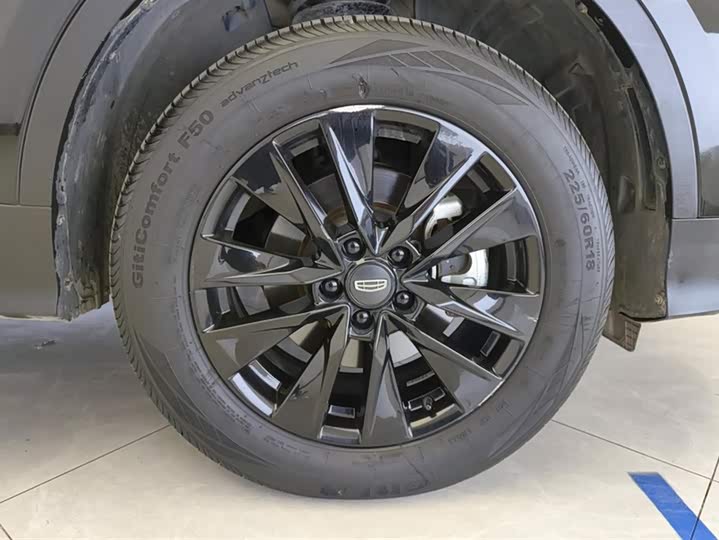 Фото 6 - Geely Atlas