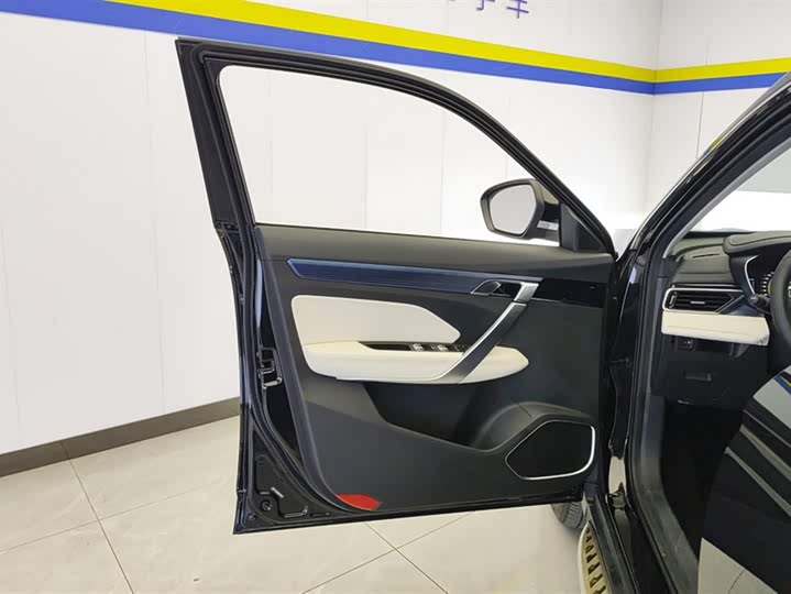 Фото 7 - Geely Atlas