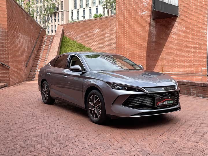 Фото 1 - BYD Qin L