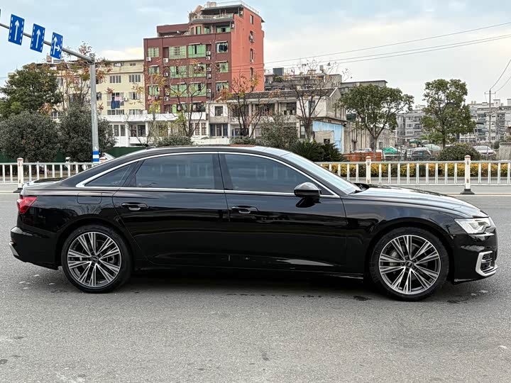 Фото 4 - Audi A6L