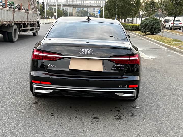 Фото 6 - Audi A6L