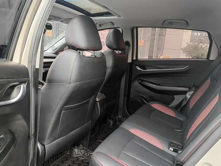 Фото 7 - Geely Vision X3