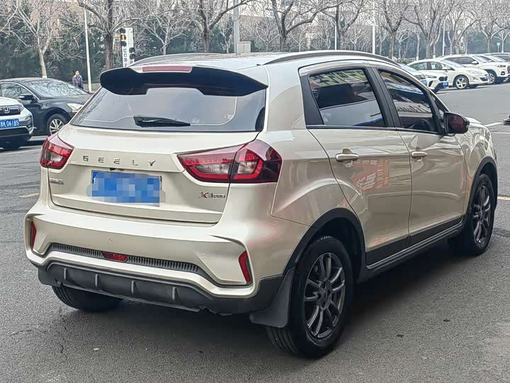Фото 8 - Geely Vision X3