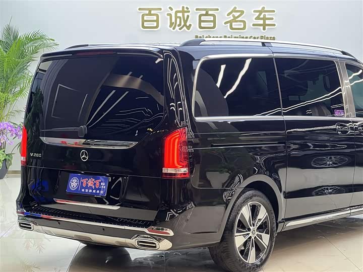 Фото 7 - Mercedes-Benz V-Class