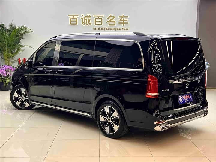 Фото 8 - Mercedes-Benz V-Class