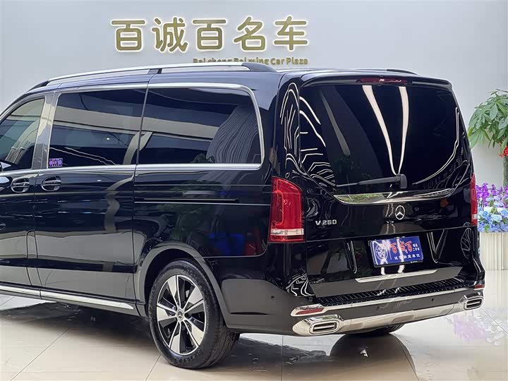 Фото 9 - Mercedes-Benz V-Class