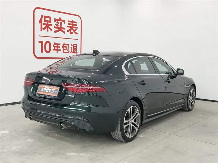 Фото 2 - Jaguar XE L