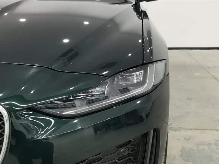 Фото 7 - Jaguar XE L