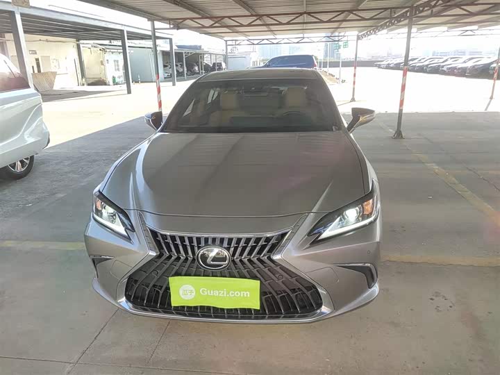 Фото 3 - Lexus ES