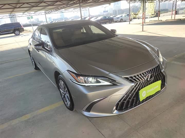 Фото 4 - Lexus ES