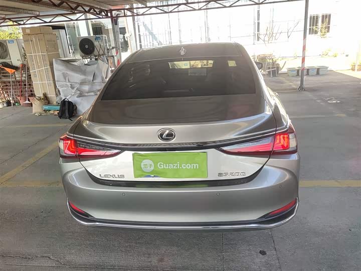 Фото 6 - Lexus ES