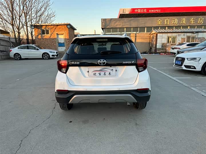 Фото 5 - Toyota Yaris L Hatchback