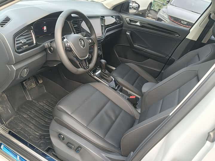 Фото 4 - Volkswagen T-Roc