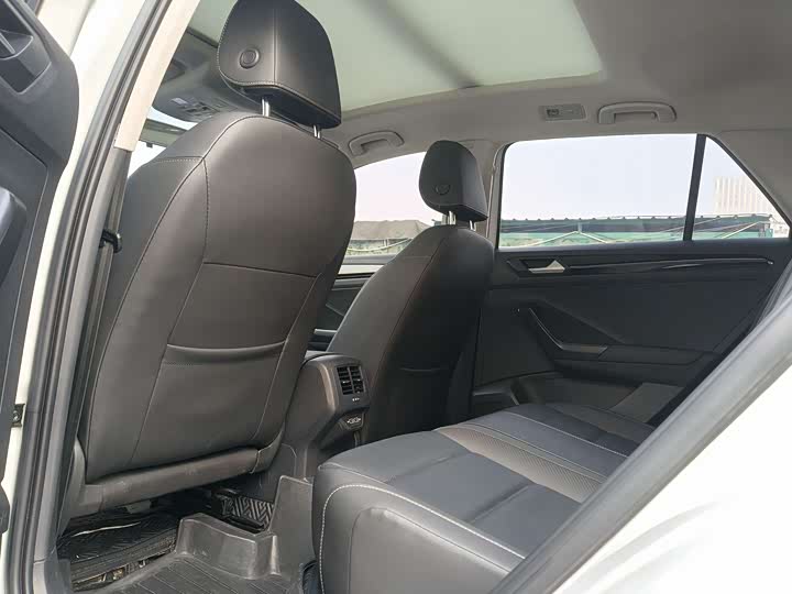 Фото 5 - Volkswagen T-Roc