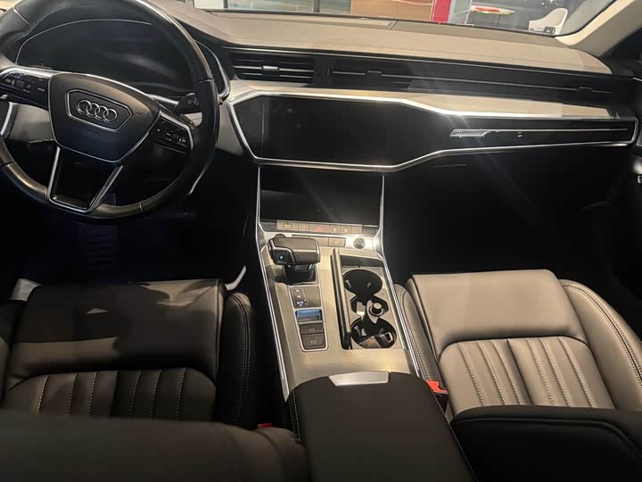 Фото 6 - Audi A6L