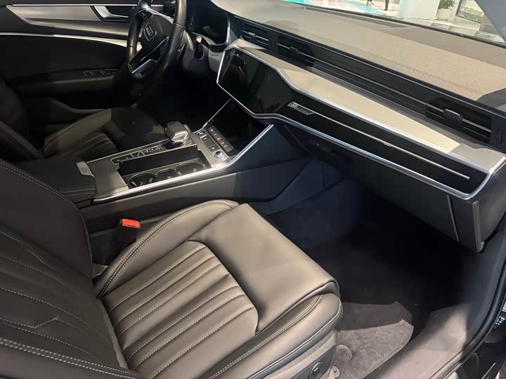 Фото 7 - Audi A6L