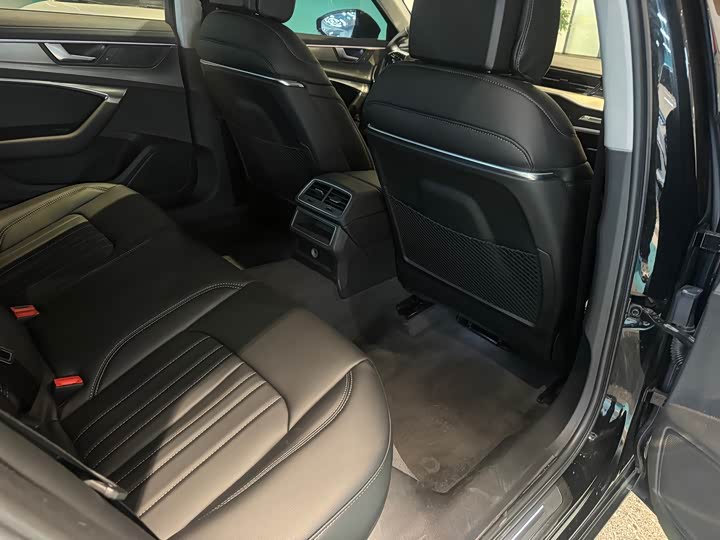 Фото 9 - Audi A6L