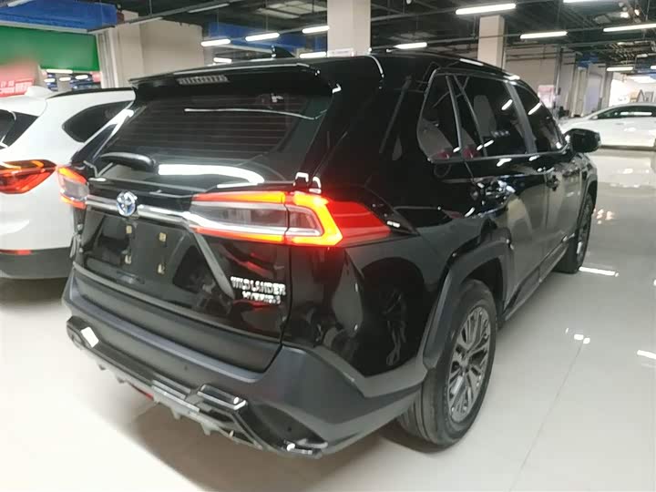 Фото 7 - Toyota Wildlander