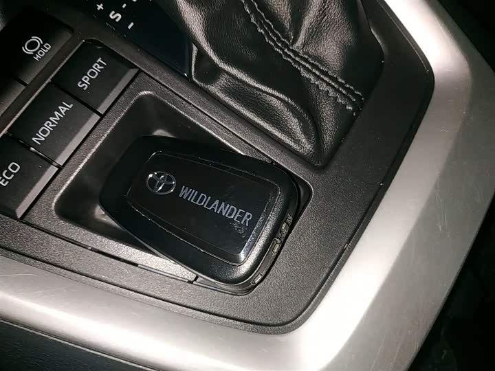 Фото 9 - Toyota Wildlander