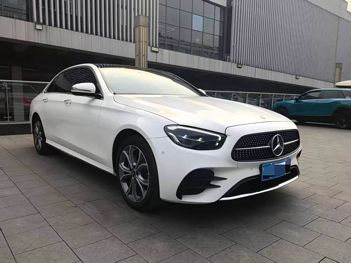 Фото 2 - Mercedes-Benz E-Class