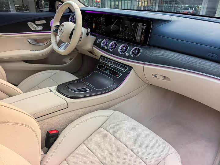 Фото 5 - Mercedes-Benz E-Class