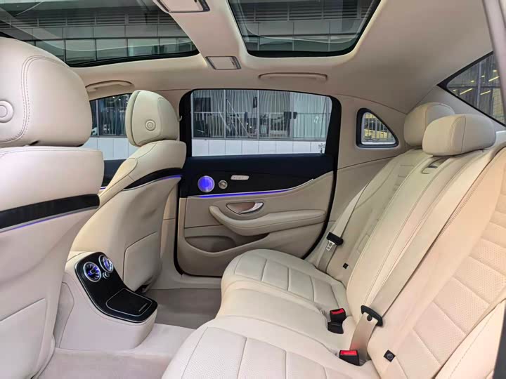 Фото 6 - Mercedes-Benz E-Class