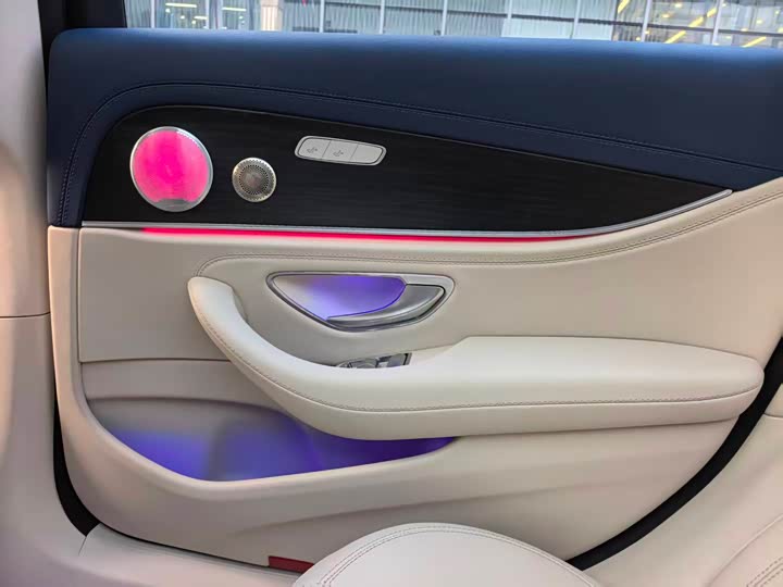 Фото 7 - Mercedes-Benz E-Class