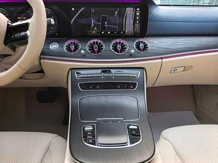 Фото 8 - Mercedes-Benz E-Class