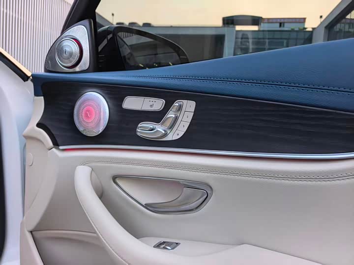 Фото 9 - Mercedes-Benz E-Class