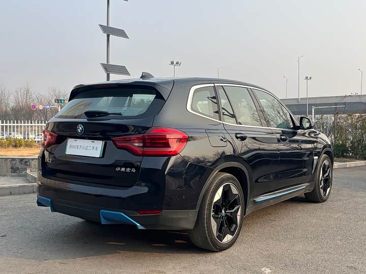 Фото 6 - BMW iX3