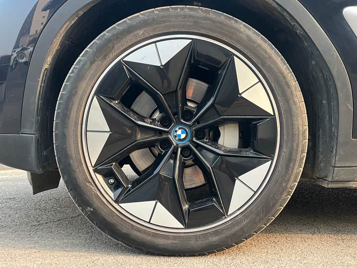 Фото 9 - BMW iX3